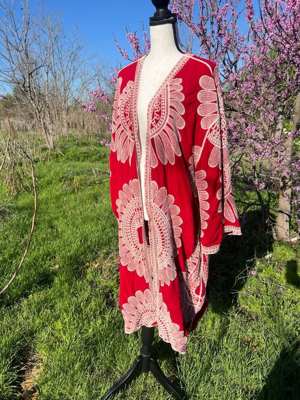 Catherines Est. 1946 Red Embroidered Medallion Open Front Duster Kimono - Picture 4 of 12